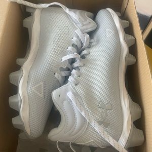 Boys Under Armour cleats size 2Y white